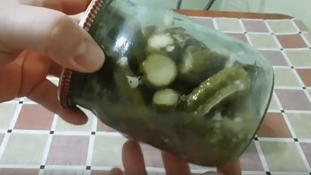 Консервированные огурцы с горчицей, укропом и чесноком