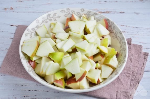 Блины с яблоками и корицей