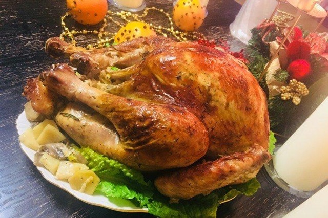 Индейка, фаршированная картошкой и грибами0