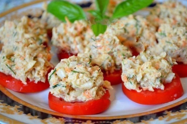 Канапе с помидорами и тунцом0
