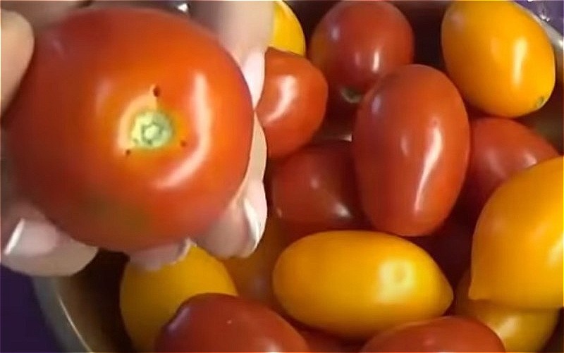 Маринованные помидоры на зиму в банках с чесноком — простой рецепт1