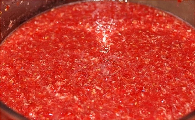 Самая вкусная хреновина из помидоров и чеснока с уксусом1