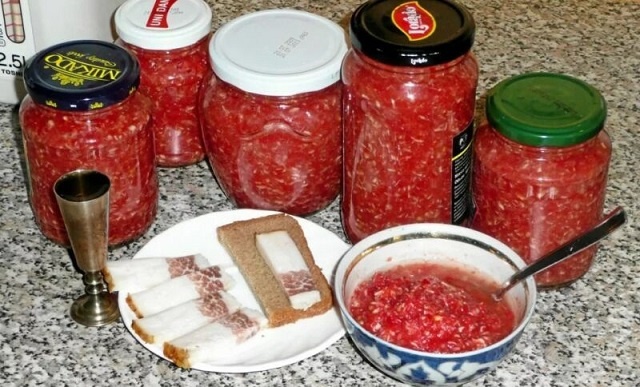 Самая вкусная хреновина из помидоров и чеснока с уксусом0