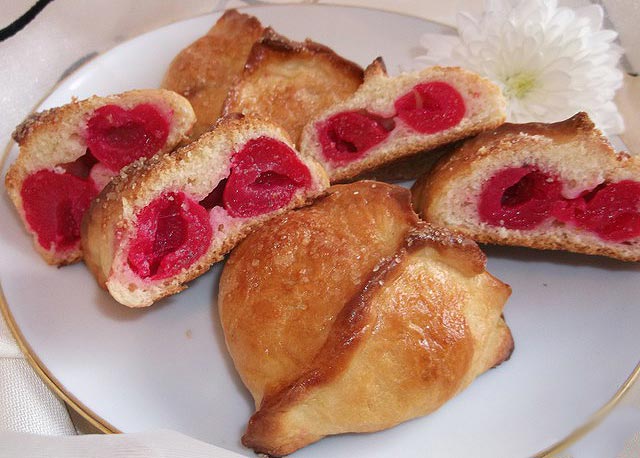 Пирожки с вишнями0
