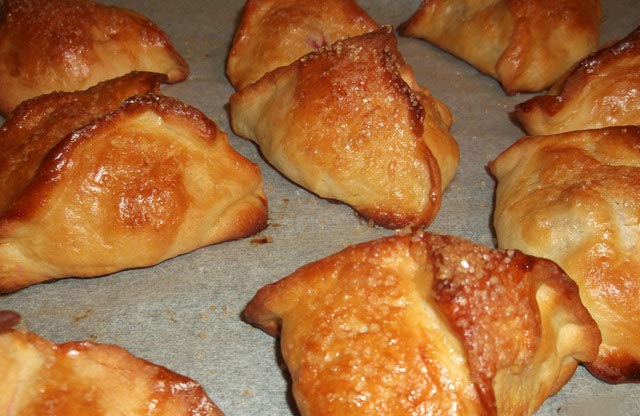 Пирожки с вишнями3