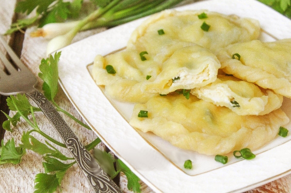 Вареники с творогом и зеленым луком0