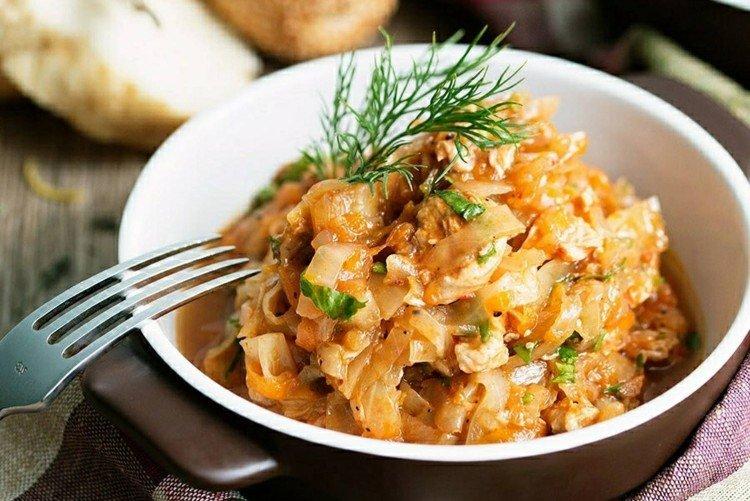 10 простых рецептов тушеной капусты с мясом1