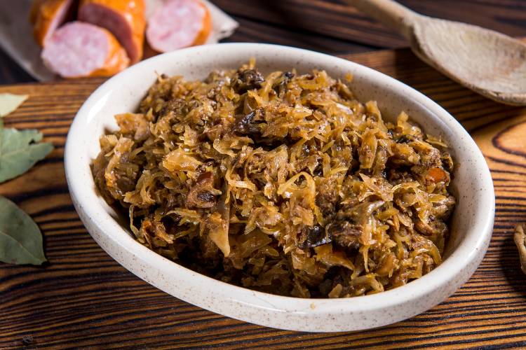 10 простых рецептов тушеной капусты с мясом0