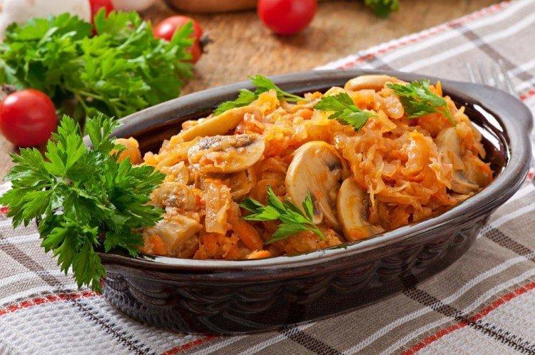 10 простых рецептов тушеной капусты с мясом2