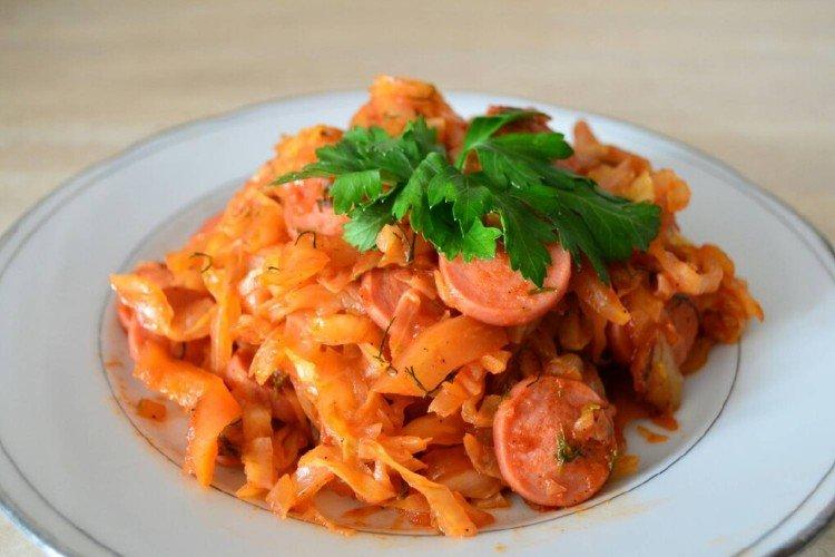 10 роскошных рецептов тушеной капусты с сосисками1