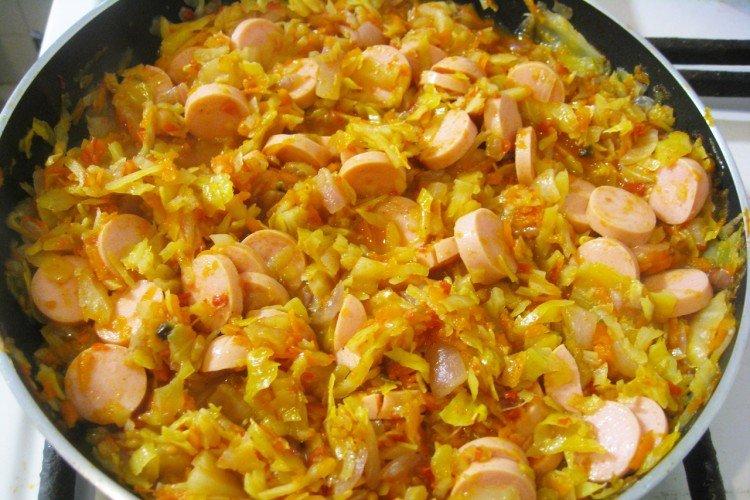 10 роскошных рецептов тушеной капусты с сосисками6