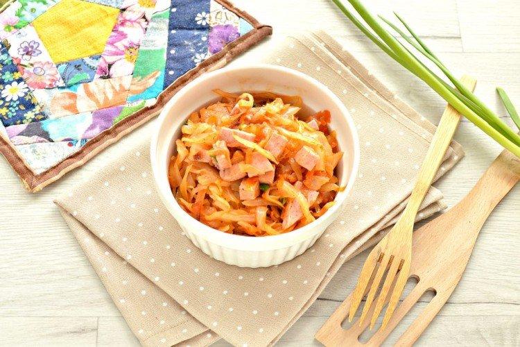10 роскошных рецептов тушеной капусты с сосисками8