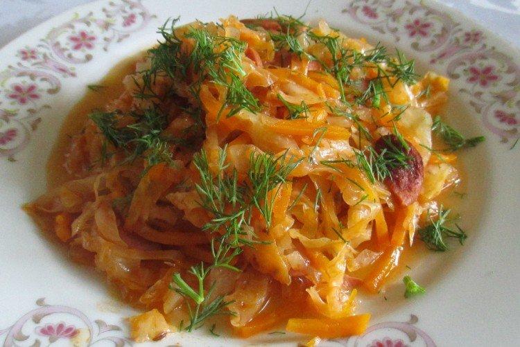 10 роскошных рецептов тушеной капусты с сосисками9